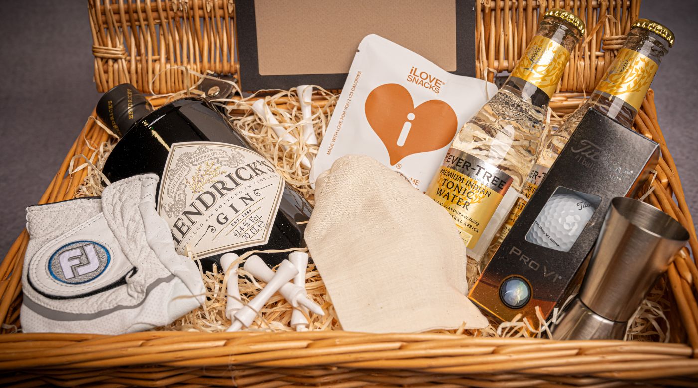 Bespoke gin and golf gift hamper