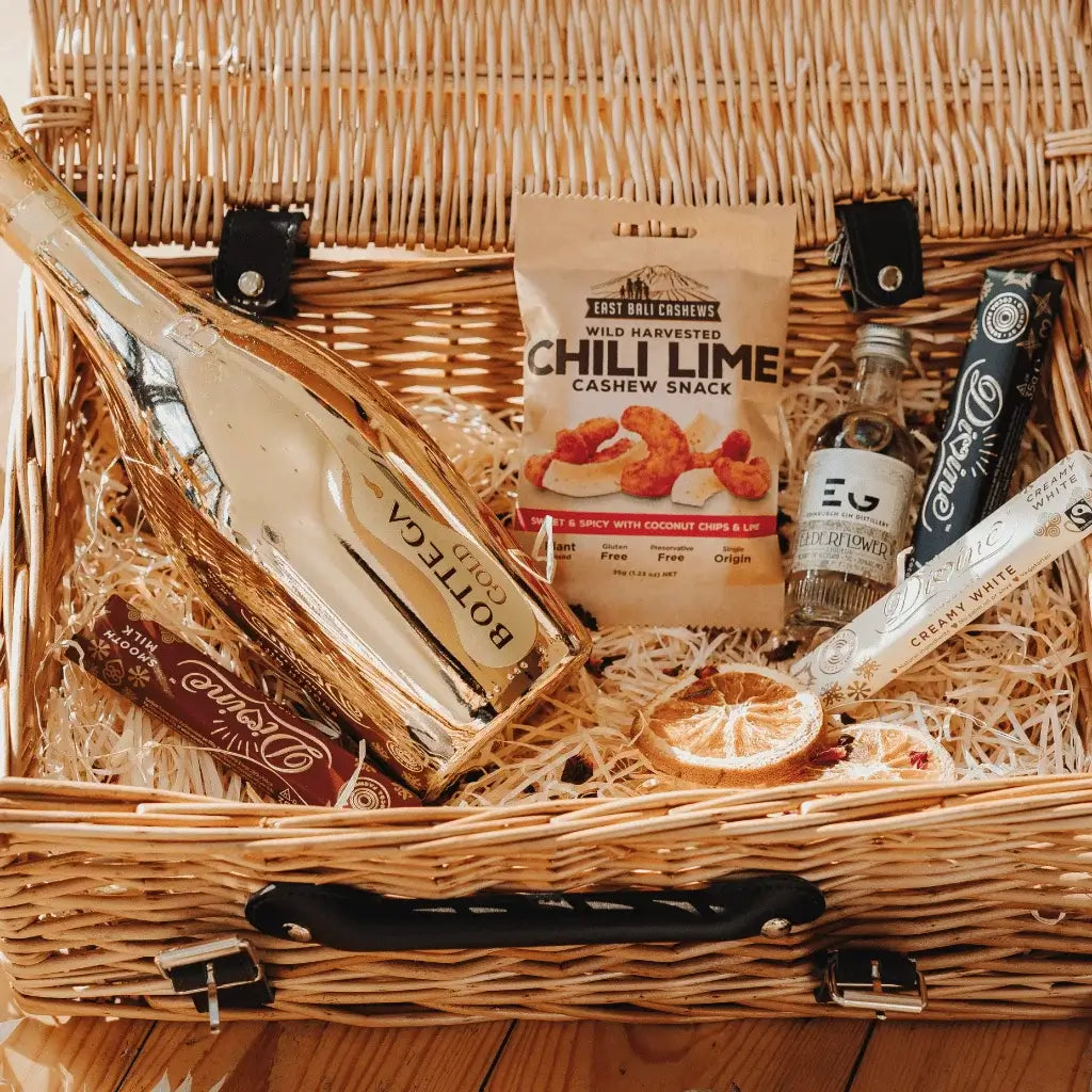Personalised Bottega Gold Prosecco &amp; Edinburgh Gin Gift Hamper